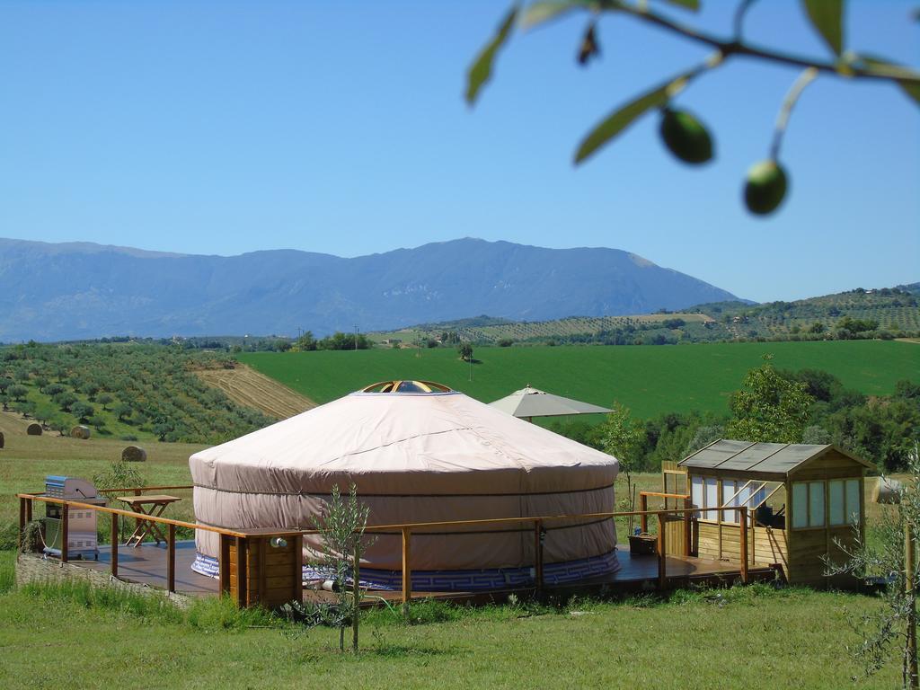 Glamping Abruzzo - The Yurt Hotel Catignano Exterior photo