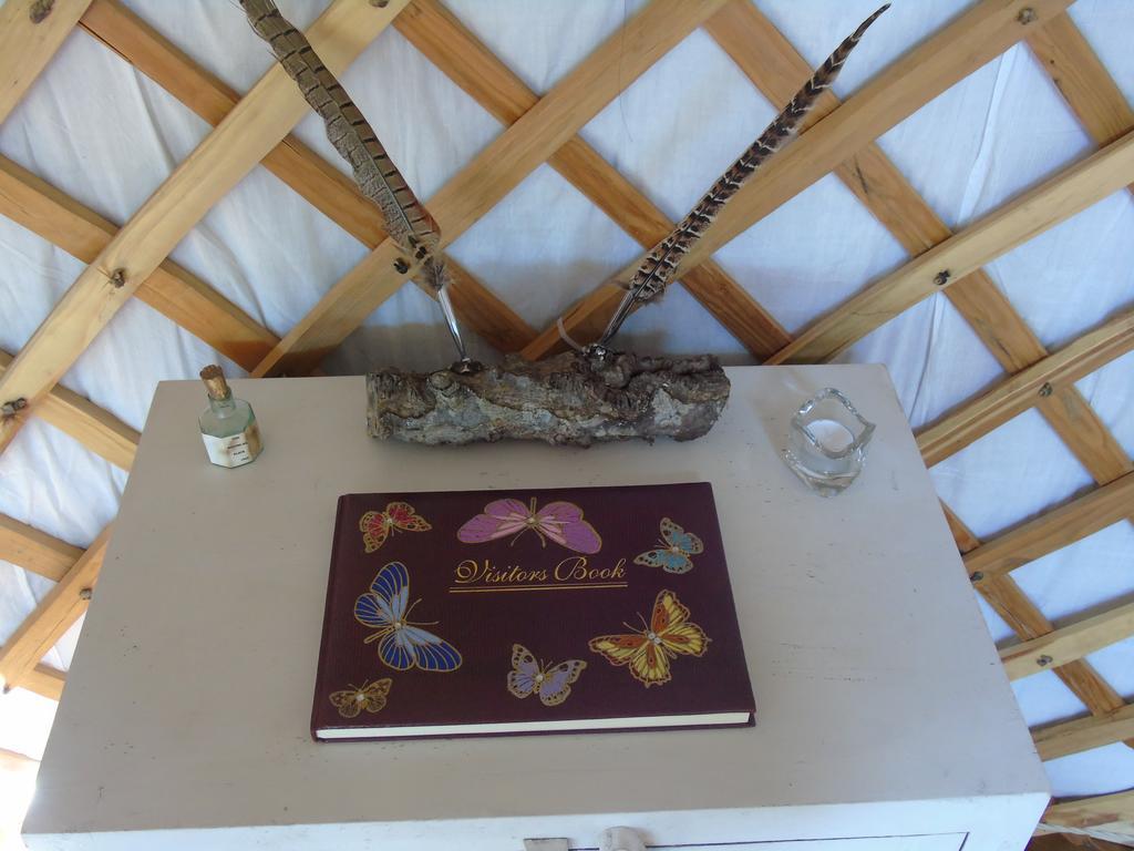 Glamping Abruzzo - The Yurt Hotel Catignano Exterior photo