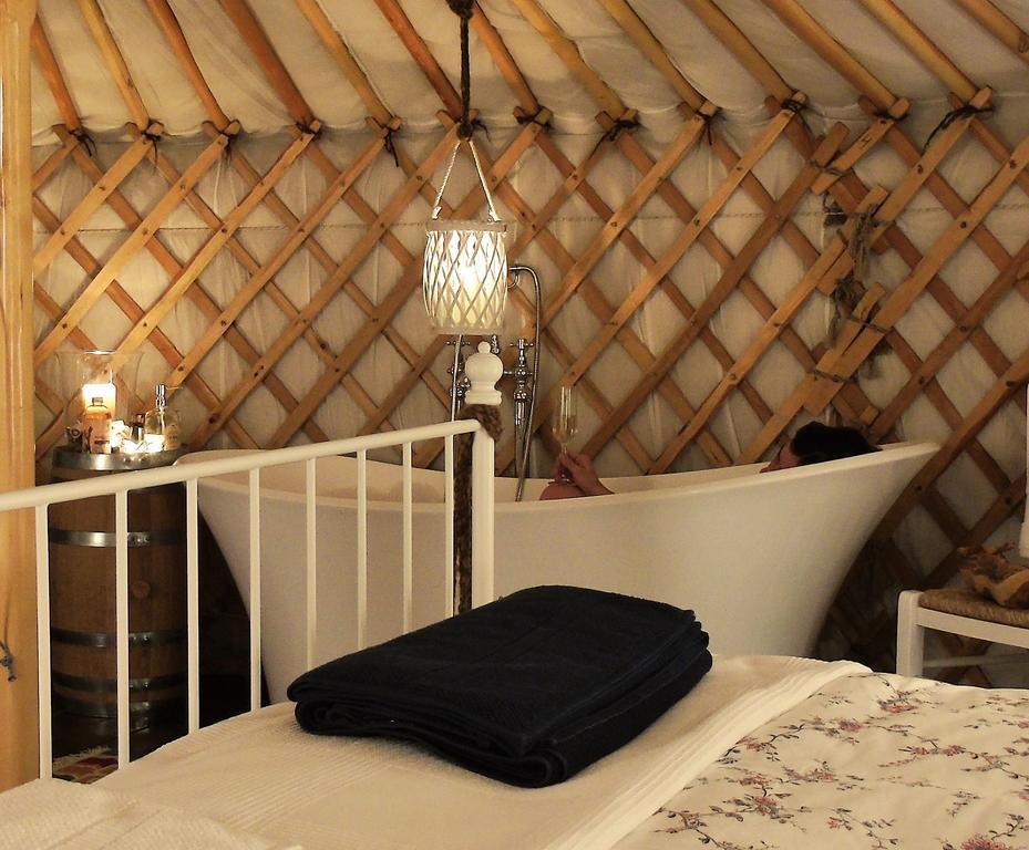 Glamping Abruzzo - The Yurt Hotel Catignano Exterior photo